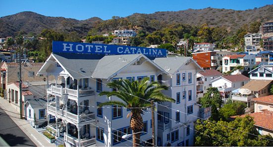 Hotel Catalina a splendid panorama views of the picturesque harbor.